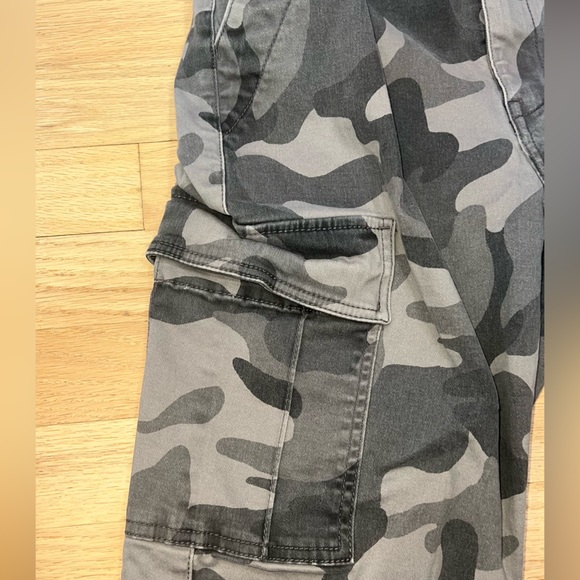 Hollister Ultra High-Rise Jogger Pant - Gray Camo - Picture 5 of 5